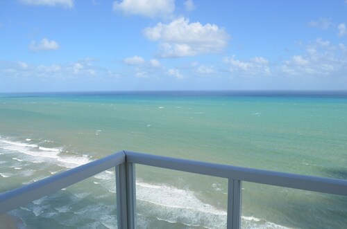 Amazing Apartment In The Best Area Of Miami, La Perla Unit 3703 STR #00082