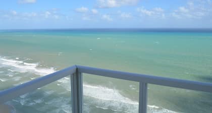Amazing Apartment In The Best Area Of Miami, La Perla Unit 3703 STR #00082