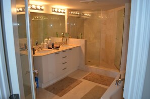 Shower, towels, toilet paper - Amazing Apartment In The Best Area Of Miami, La Perla Unit 3703 STR #00082 (Sunny Isles Beach)