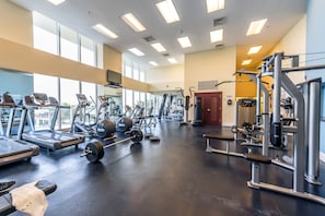 Fitness facility - Amazing Apartment In The Best Area Of Miami, La Perla Unit 3703 STR #00082 (Sunny Isles Beach)