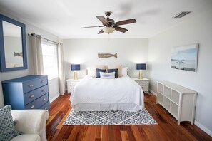 4 bedrooms, iron/ironing board, free WiFi, bed sheets - Golf cart+4BR/3B 2100sq Renovated, Large Pool and deck (Holmes Beach)