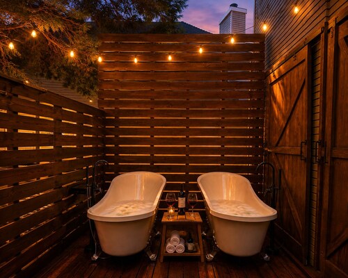 Lux Cabin Retreat: Outdoor Soaking Tubs, Sauna, Firepit, Game Room for kids