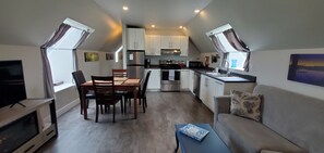 Smart-TV, peis og bøker