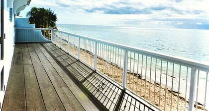 Casa Melville Beach Front Property, Glistening waters, Relaxation to the Max!