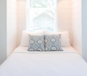 8 bedrooms, iron/ironing board, WiFi, bed sheets