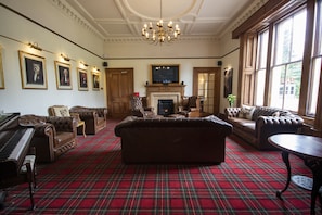 Smart TV, fireplace, video games, DVD player