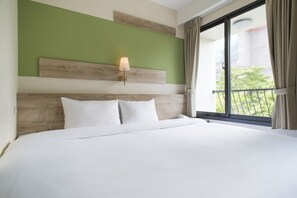 Superior Double Room | Bathroom | Shower, hydromassage showerhead, hair dryer, electronic bidet - Hotelkuei (Taichung)