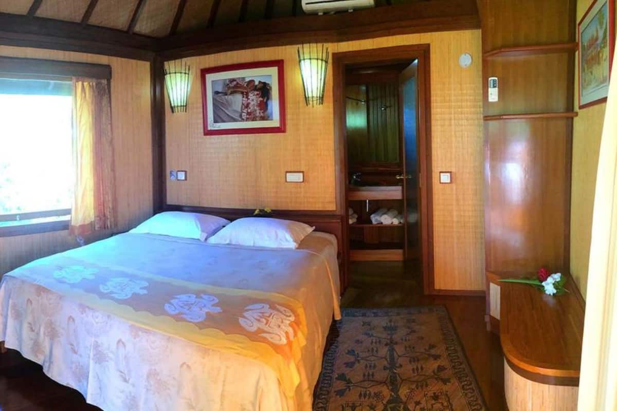 Suite Bungalow, Lagoon View | In-room safe, blackout drapes, bed sheets
