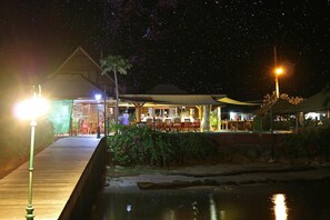 Façade de l’hébergement - soirée/nuit