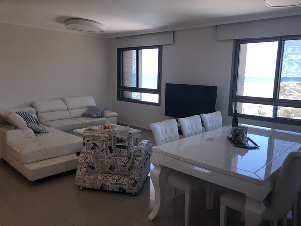 奢华公寓, 2 间卧室 | 客厅 | 平板电视