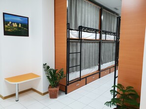 Dormitorio compartido, solo para hombres | Wifi gratis