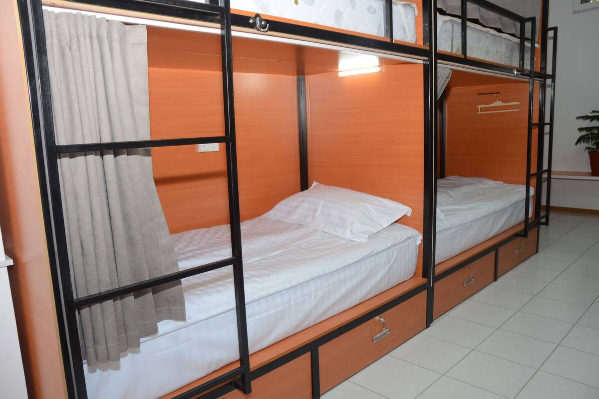 Dormitorio compartido, solo para mujeres | Wifi gratis