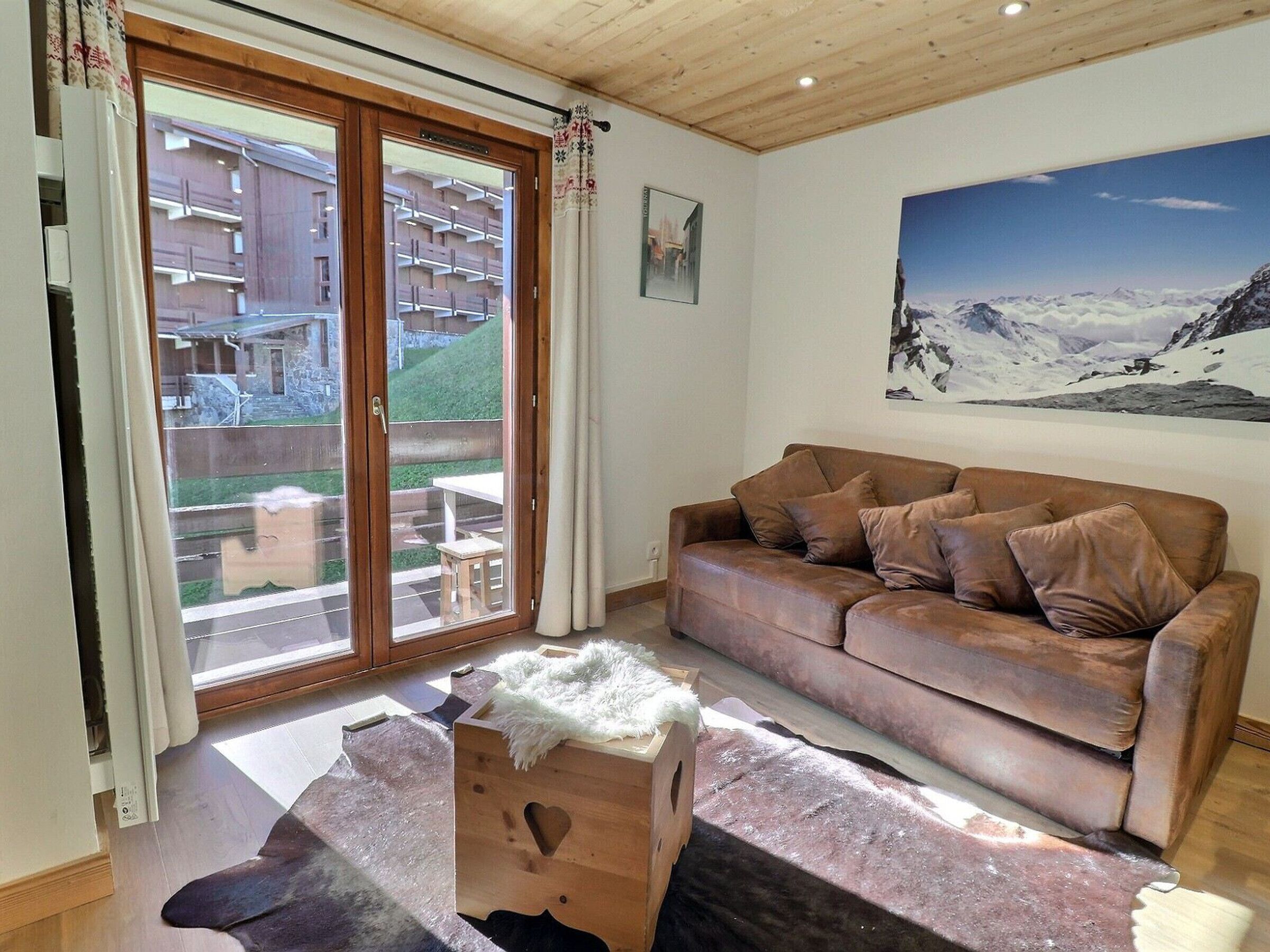 Flat-screen TV, fireplace