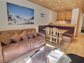 Platt-tv och eldstad