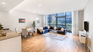 Apartment, 1 Bedroom (302) | In-room safe, blackout drapes, soundproofing, iron/ironing board