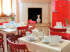 Free daily buffet breakfast