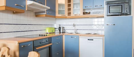 Kühlschrank, Mikrowelle, Geschirrspüler