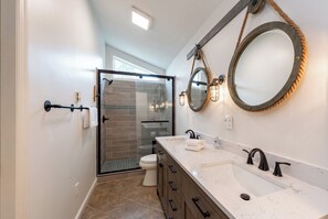 Douche, serviettes fournies