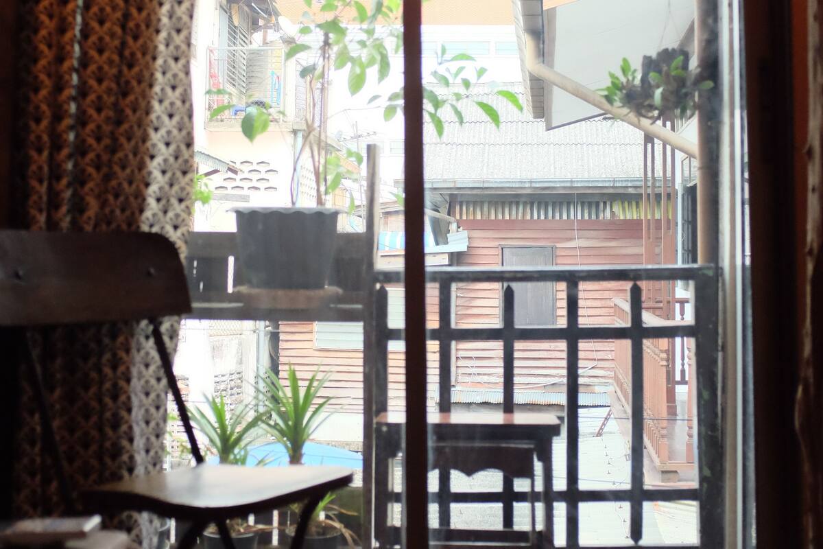 Design Room, Non Smoking