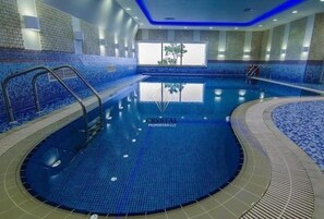 2 indoor pools, outdoor pool - Best Beach Hostel (Dubai)