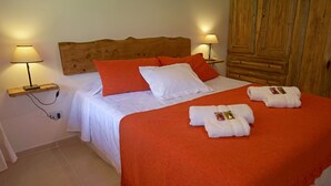 Classic Cabin, 2 Bedrooms, Private Bathroom (Planta Alta) - Posada del Angel (San Rafael)