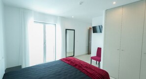 Căn hộ, 2 phòng ngủ | Màn/rèm cản sáng, bàn ủi/dụng cụ ủi quần áo, bộ trải giường