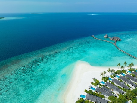 Family Beach Villa with Pool. Emerald Faarufushi Resort & Spa