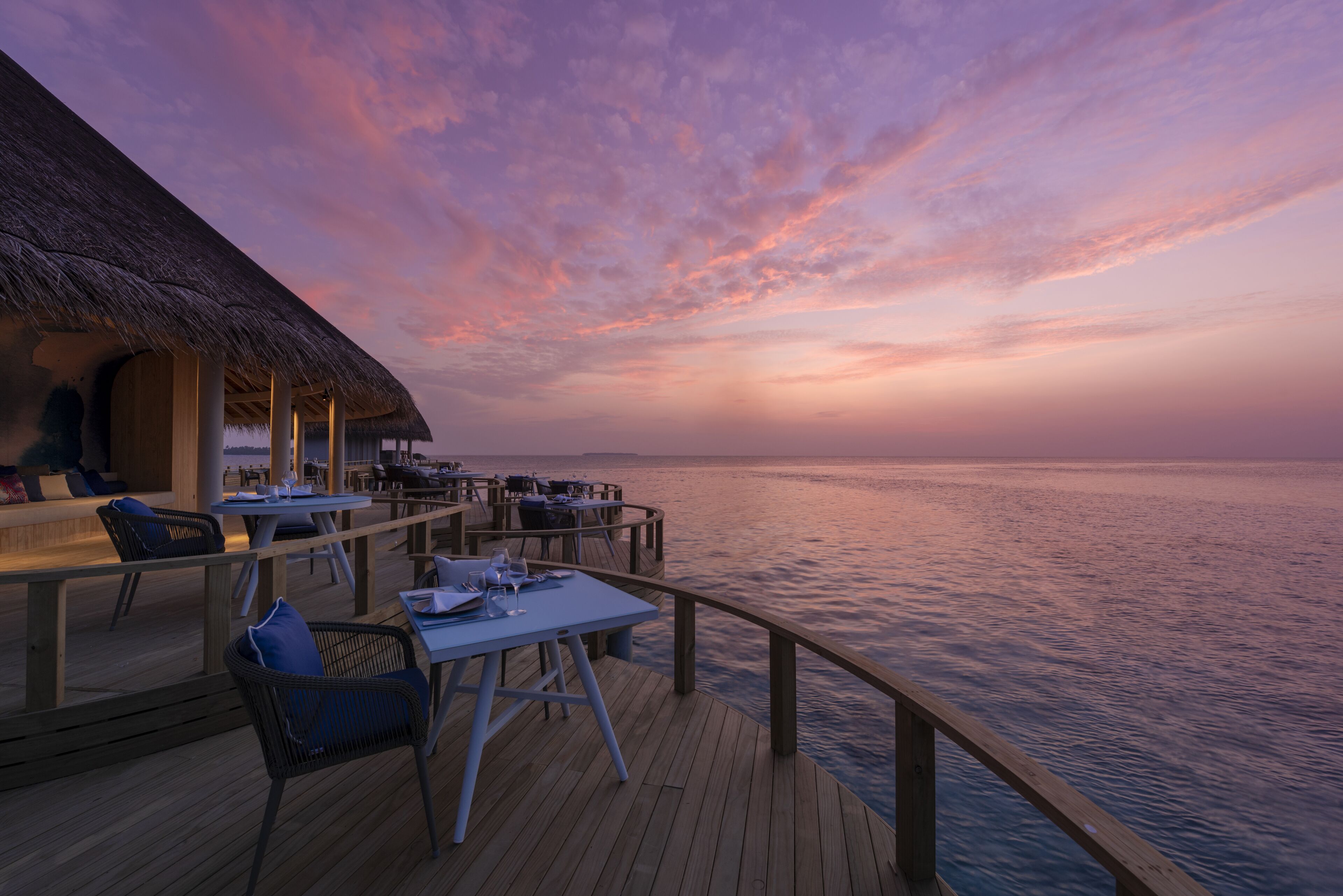 5 restaurants, breakfast, lunch served; local and international cuisine