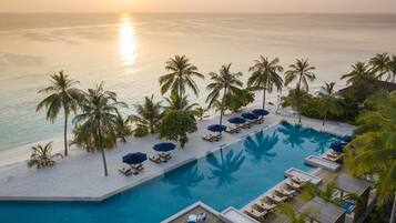 2 barer/lounger, bassengbar og strandbar