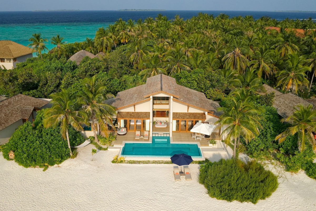 Presidential Beach Villa with Pool | 1 phòng ngủ, bộ đồ giường cao cấp