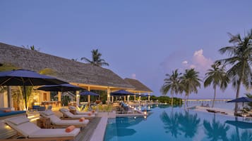 2 barer/lounger, bar ved poolen, strandbar
