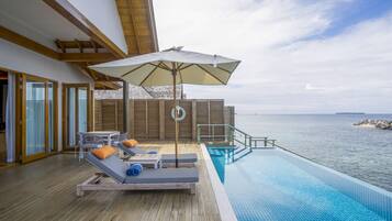 Superior Water Villa with Pool | Piscine privée