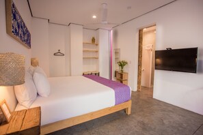Signature Double Room, 1 King Bed, Non Smoking | Blackout curtains, soundproofing, iron/ironing board - Hotel Mamá Carlota (Querétaro)