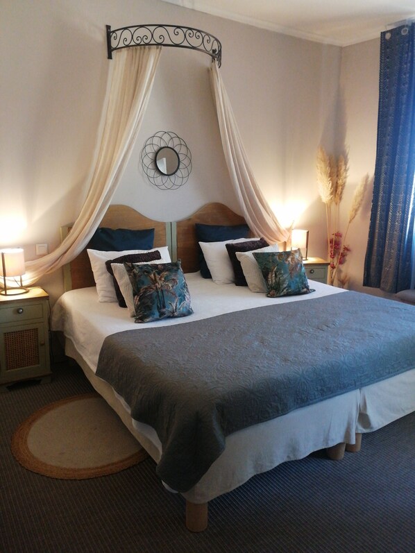 CABARDES | Äänieristys, silitysrauta/-lauta, ilmainen Wi-Fi, vuodevaatteet