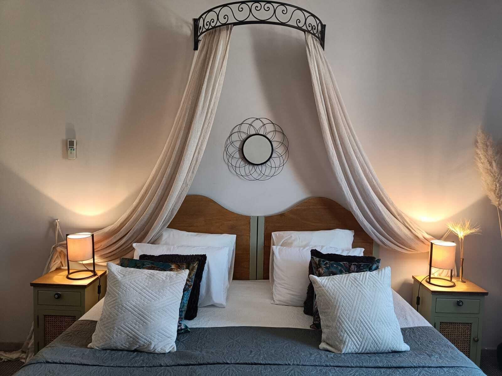 تجهيزات عازلة للصوت ومكواة/لوح كي وواي فاي مجانًا وملاءات أسرّة