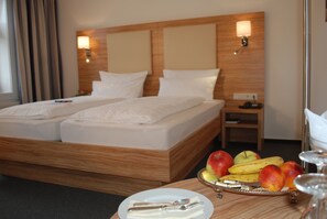 Habitación Confort, 1 cama King size, para no fumadores | Ropa de cama hipoalergénica y decoración personalizada