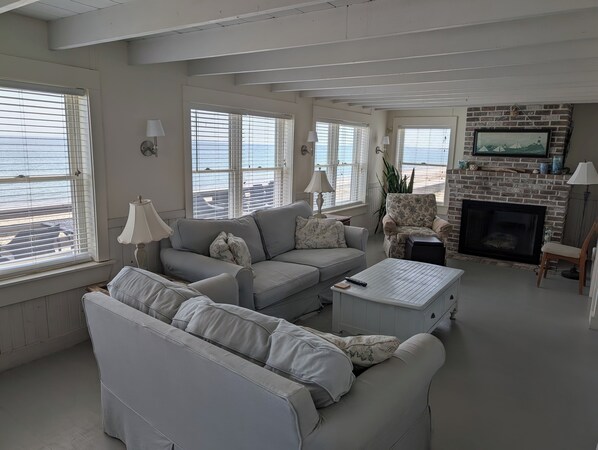 TV, fireplace, DVD player, toys