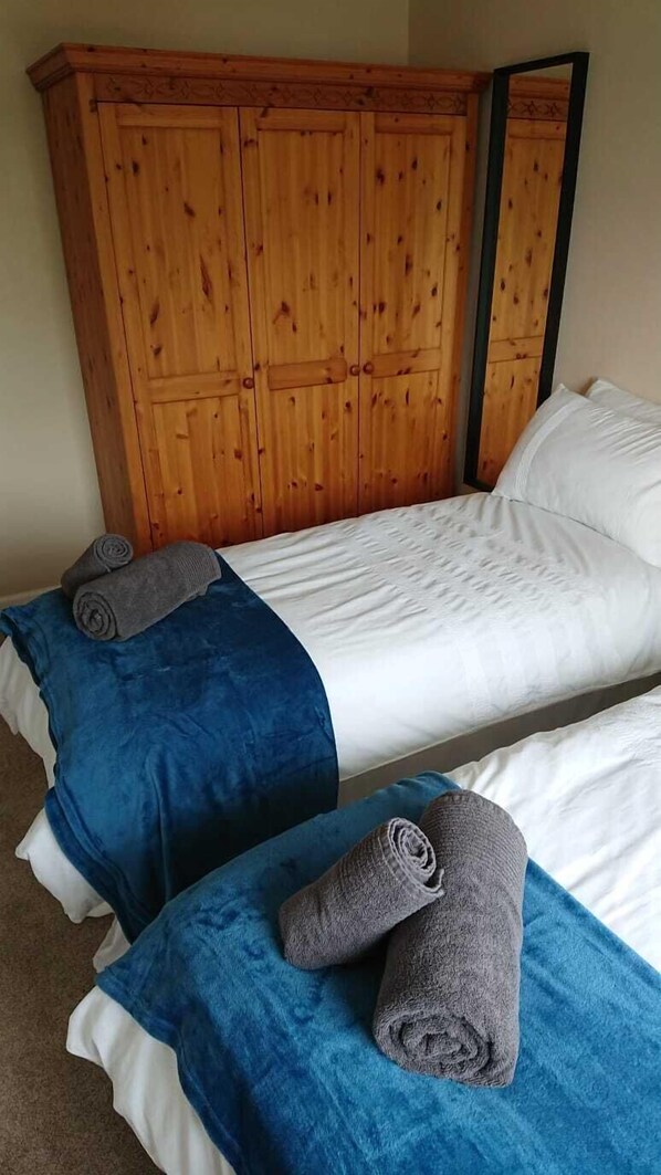 3 bedrooms, iron/ironing board, WiFi, bed sheets
