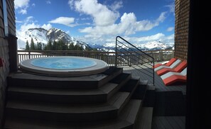 Bañera de hidromasaje al aire libre