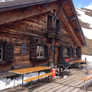 تناول الطعام بالخارج