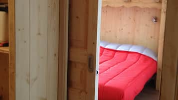 3 slaapkamers, een strijkplank/strijkijzer, reisbedje