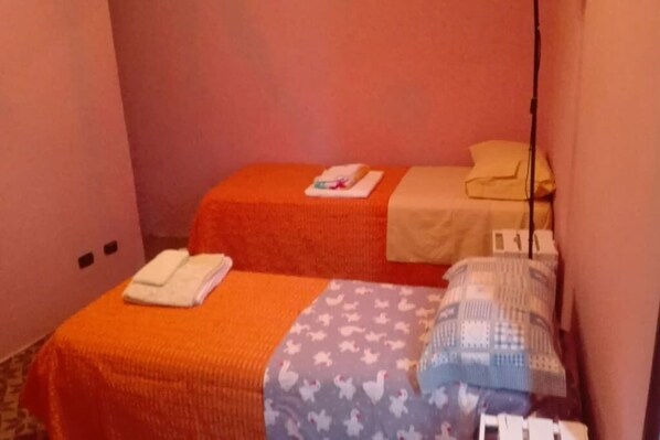 2 bedrooms, iron/ironing board, bed sheets