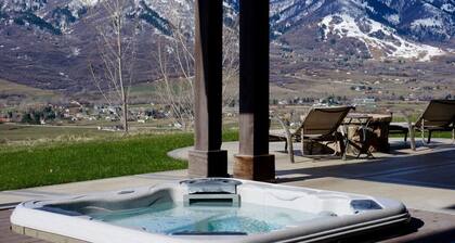 8 Bdr 5 ba Amazing View! Amenities! Fido can join!