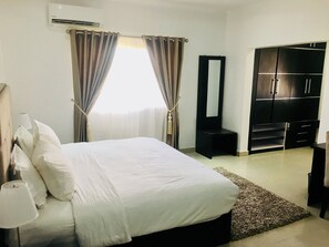 Egyptian cotton sheets, premium bedding, minibar, in-room safe - Modex Lekki (Lekki)