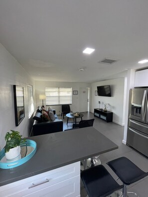 Smart TV - Stylish Pool Home in South Florida (Hollywood)