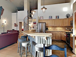 Interior - Moab Springs Ranch: Loft, Garage, 2 BR, 2 BA, Pool, Park, Spa  (Moab)