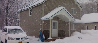 Renovated Ski House @ Okemo Mt., on Shuttle Route, Walking Distance to town!