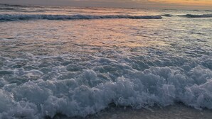 海灘、躺椅、沙灘巾