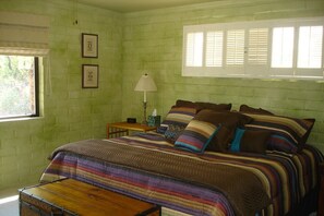 4 habitaciones, tabla de planchar con plancha, cuna de viaje y wifi 