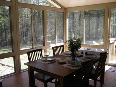 Dupont, Waterfall, Wifi, Fenced Yard, Pets Ok, 40 acres